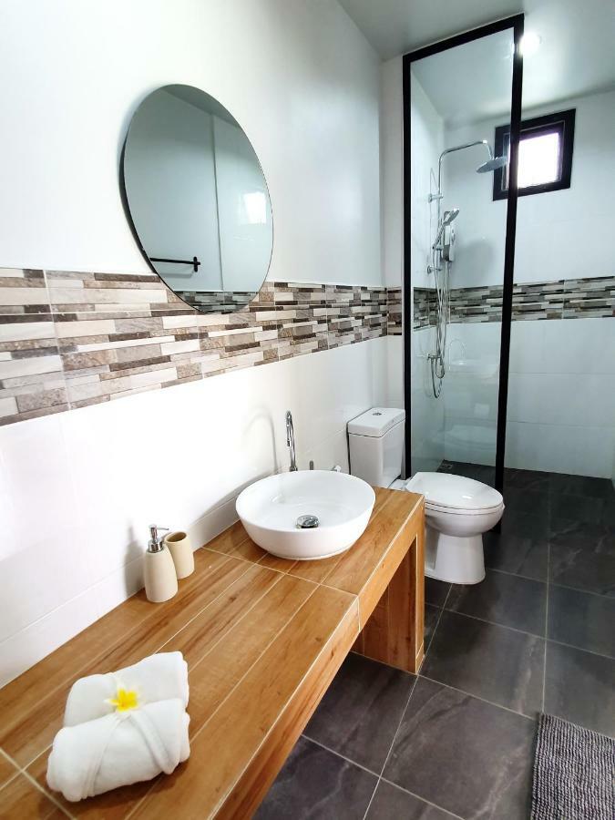 Hotel Coconut Wells Phuket Chalong Esterno foto